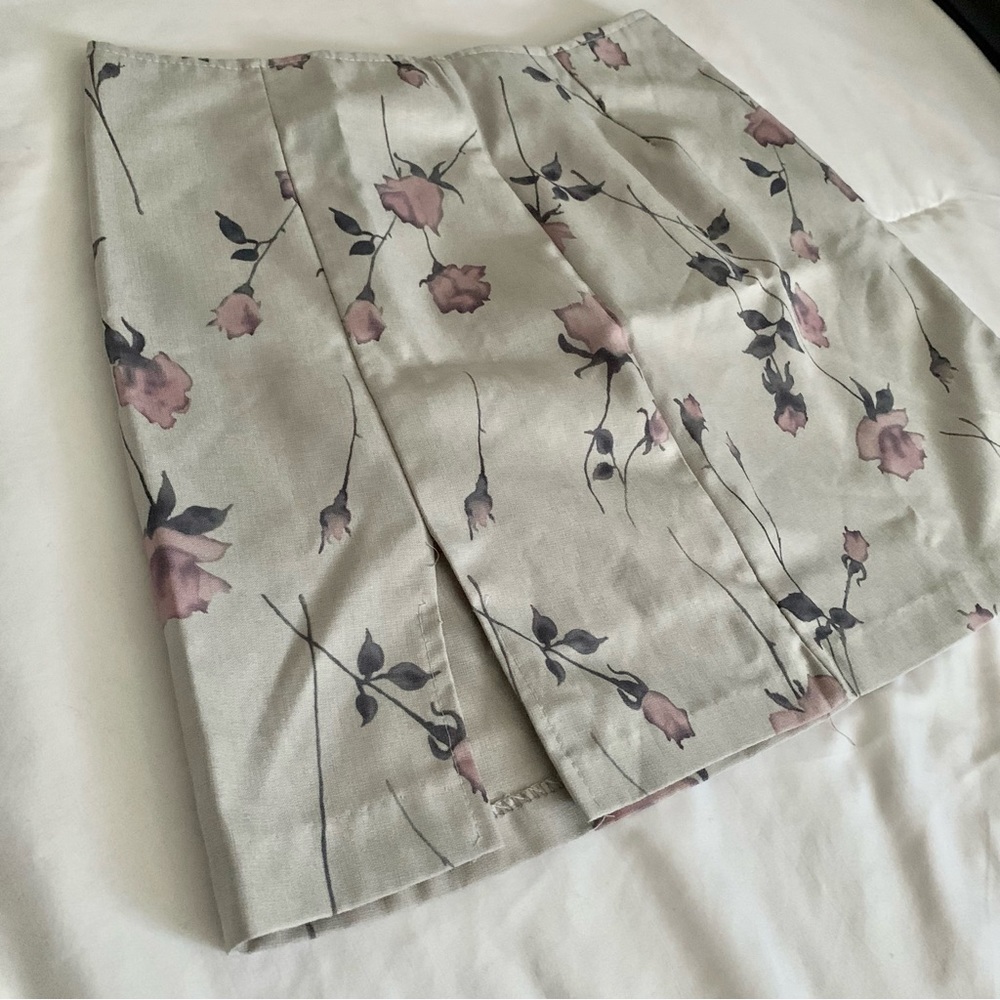 Watercolor florals mini skirt 🕸